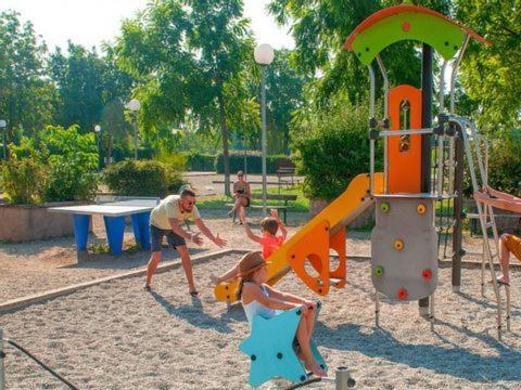 Anne Marie Vous Accueilles Dans Son Logement Familiale Pour 6 Personnes 3 Chambres Confortable Proche D Europa Park A Boofzheim Dans Camping 3 Etoiles Exterior foto